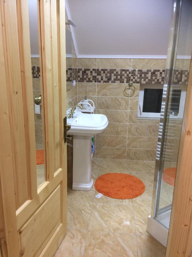 Vila Floarea De Colt Apartment บอร์ชา ภายนอก รูปภาพ