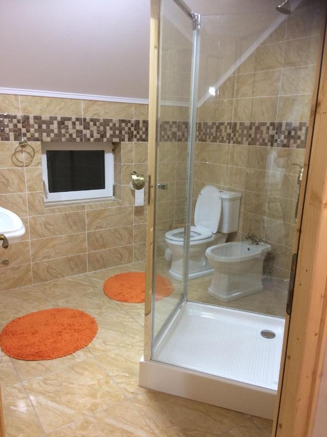 Vila Floarea De Colt Apartment บอร์ชา ภายนอก รูปภาพ