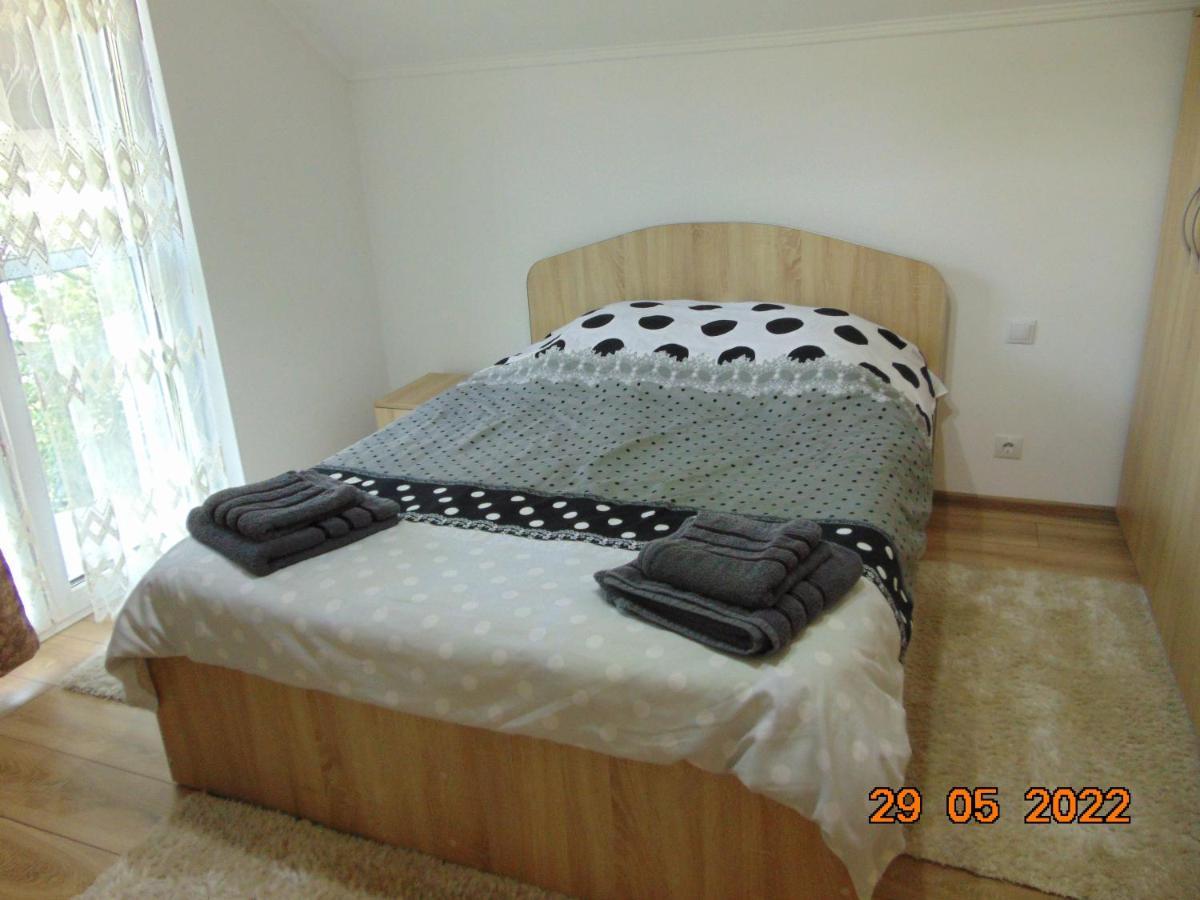 Vila Floarea De Colt Apartment บอร์ชา ภายนอก รูปภาพ