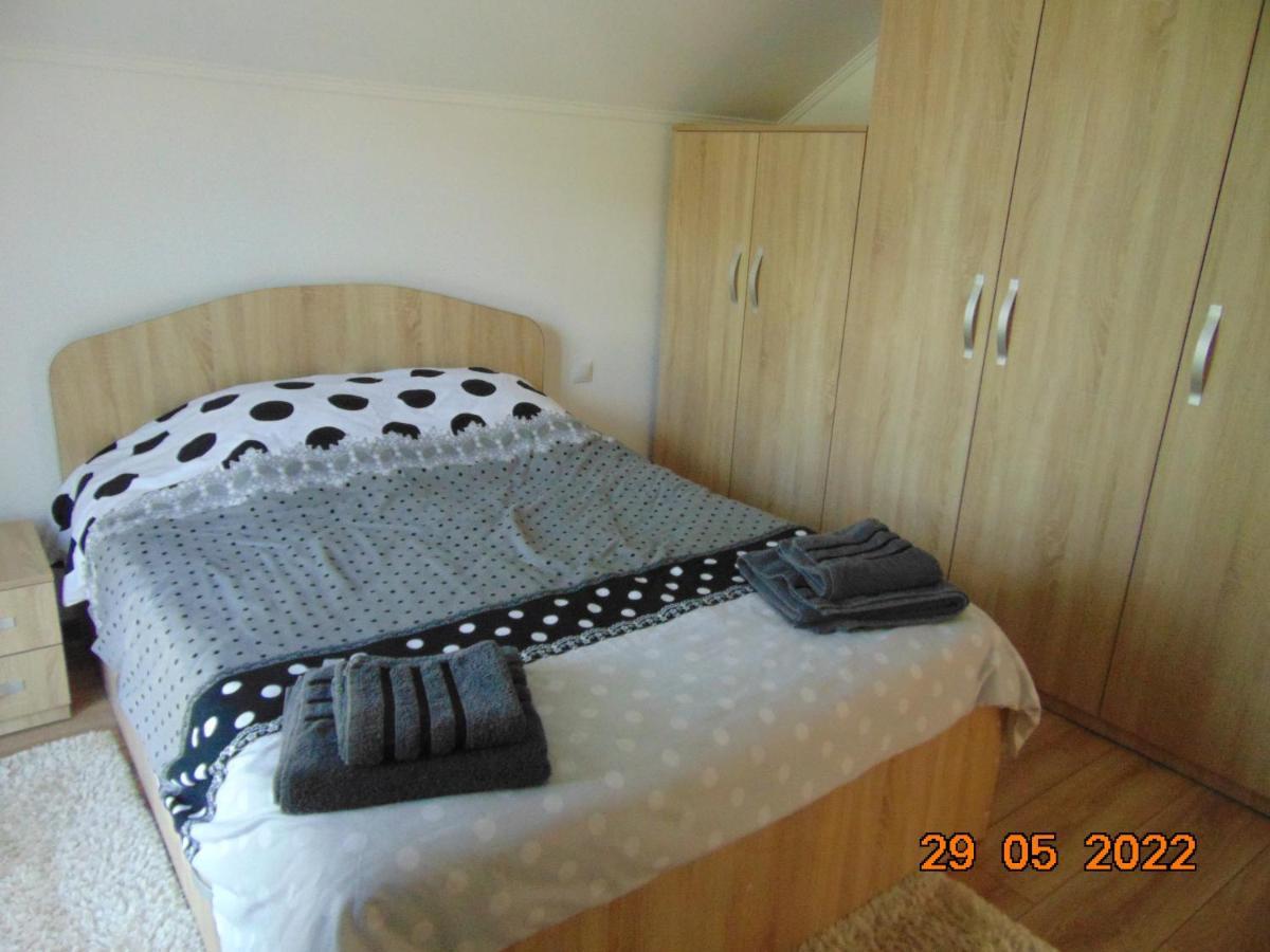 Vila Floarea De Colt Apartment บอร์ชา ภายนอก รูปภาพ